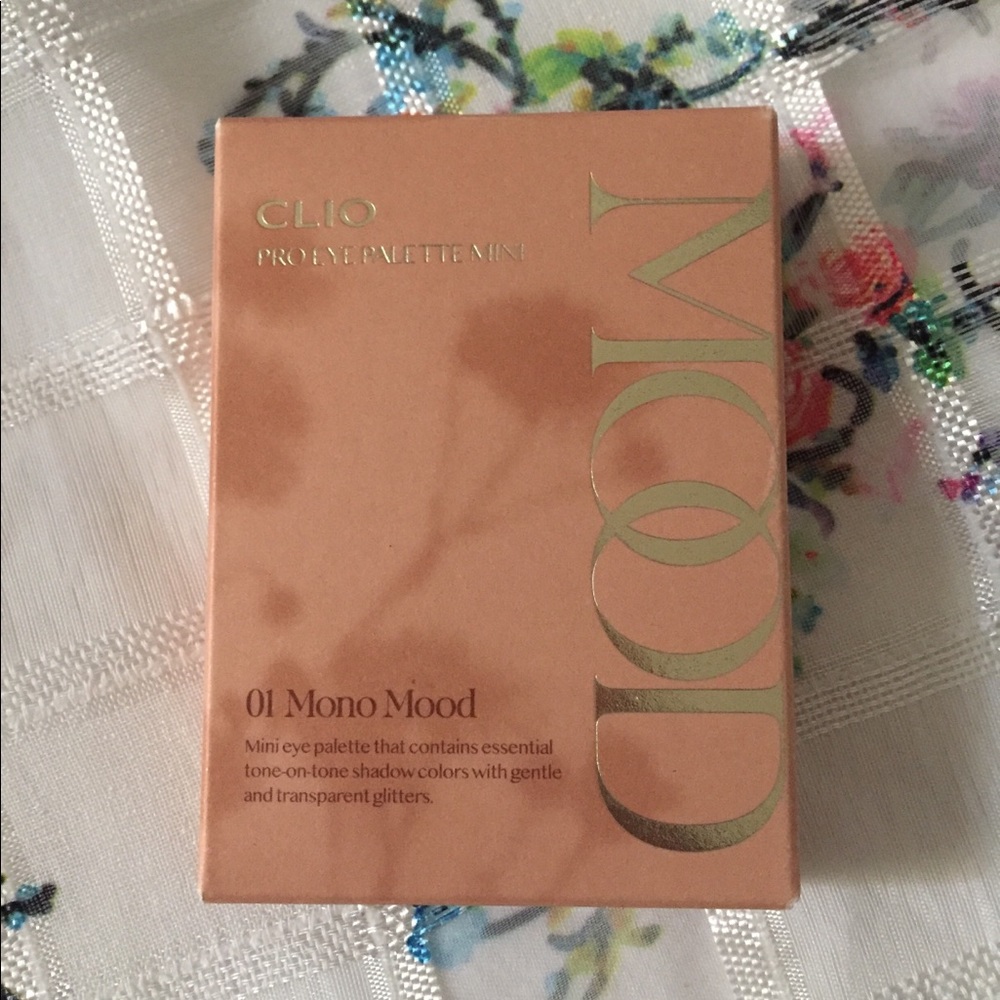 K-Beauty Clio Eyeshadow Palette - Mono Mood